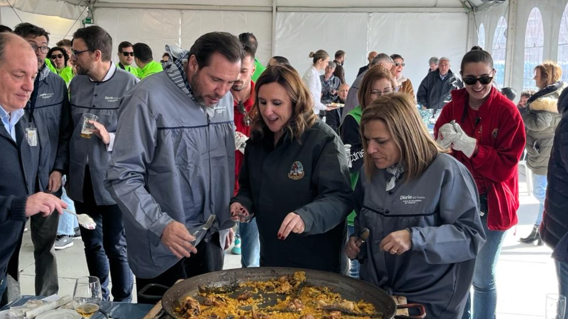 El ministro de Transportes, Óscar Puente, la alcaldesa de València, María José Catalá, y la delegada del Gobierno en la Comunitat Valenciana, Pilar Bernabé en València