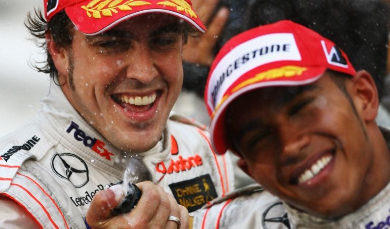 Fernando Alonso y Lewis Hamilton, en la temporada en la que coincidieron en McLaren (2007).