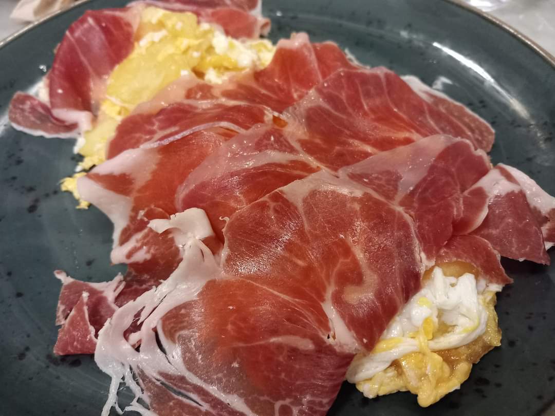 Revuelto de patatas con jamón ibérico
