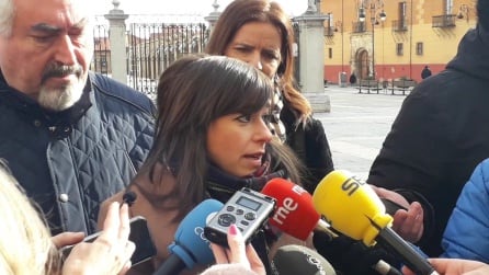 Gema Villaroel durante su comparecencia frente a la Catedral de León