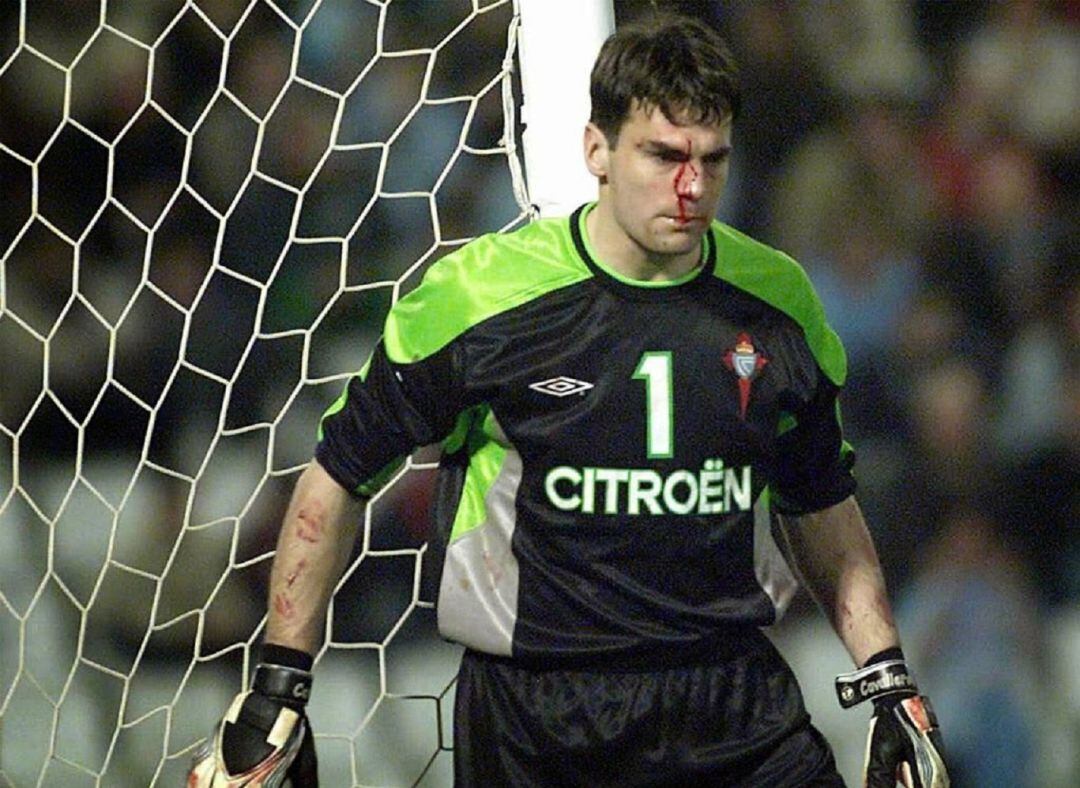 Pablo Cavallero con la nariz rota en un partido del Celta