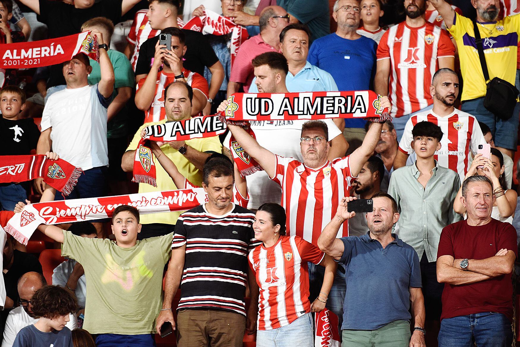 Los seguidores del Almería no bajan la guardia en Segunda División.