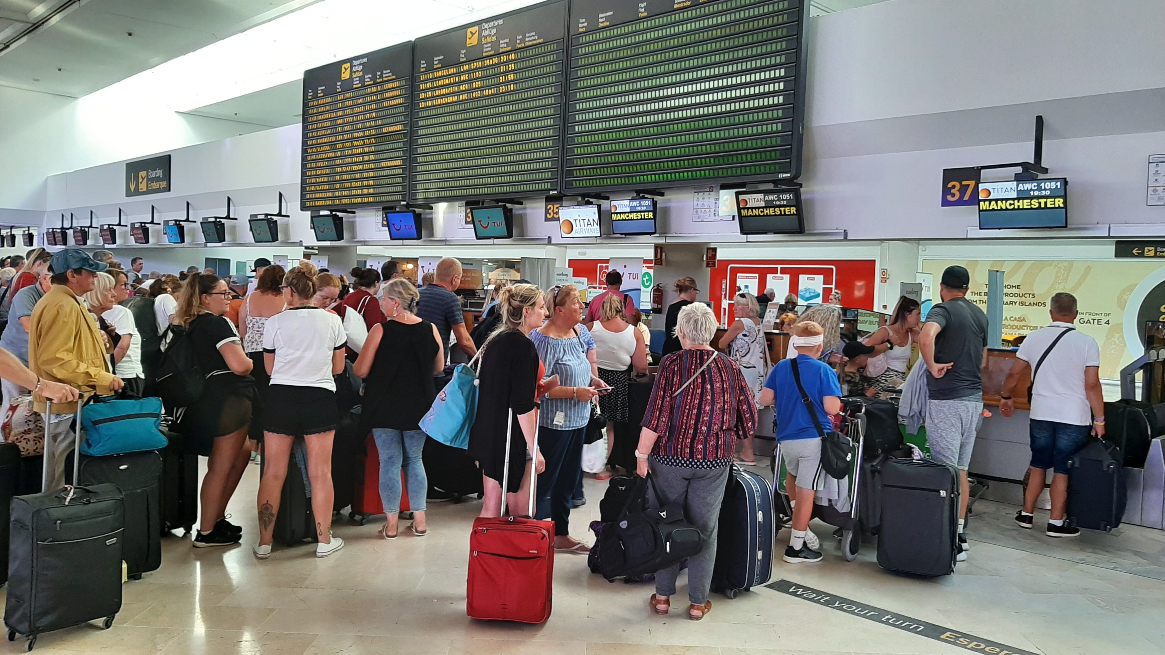 Imagen de archivo de turistas en el Aeropuerto César Manrique- Lanzarote.