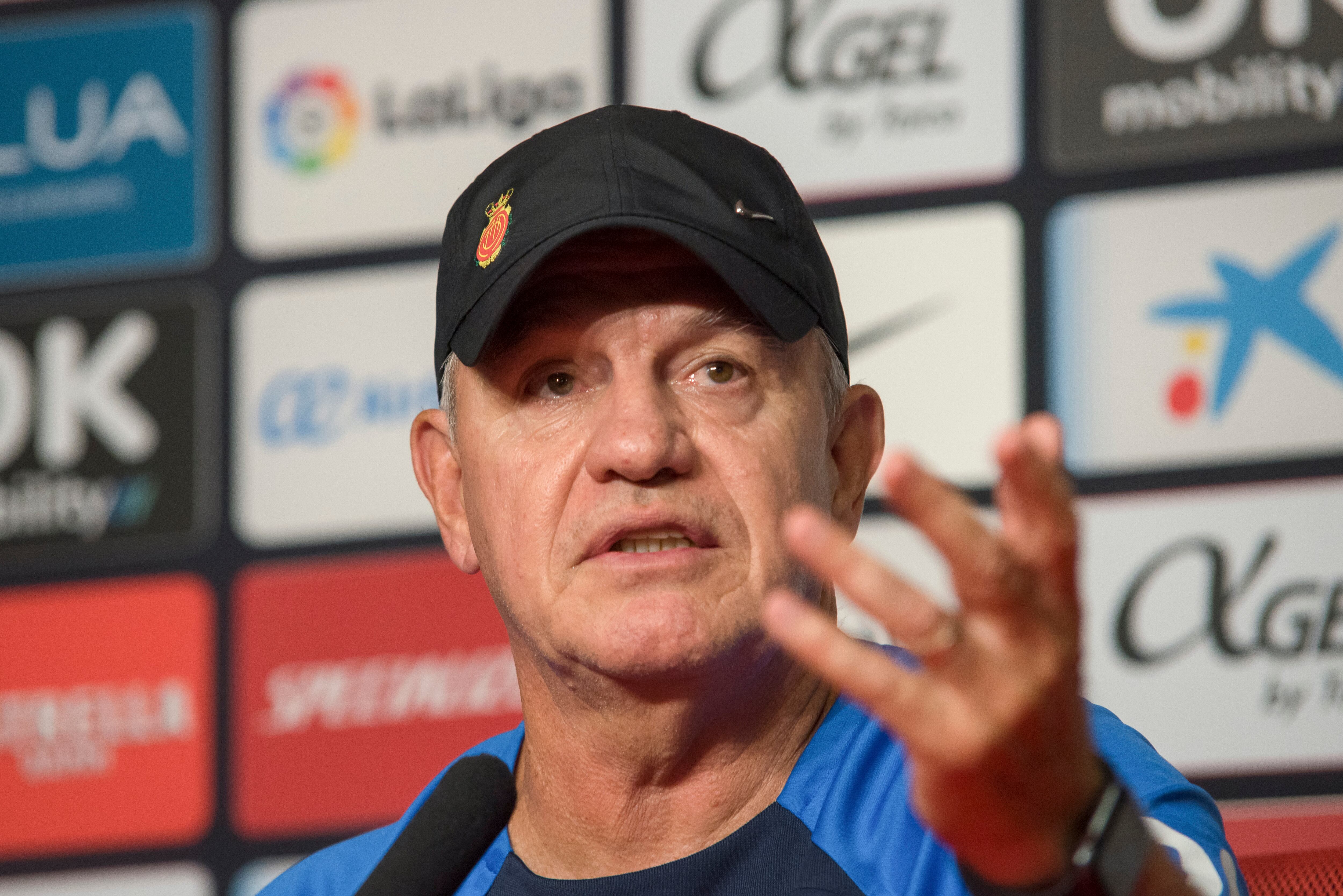 PALMA, 27/10/2022.- El entrenador del RCD Mallorca, Javier Aguirre Rueda, durante la rueda de prensa que ofreció este jueves en Palma de previa al partido que el equipo disputa contra el RCD Espanyol. EFE/ATIENZA
