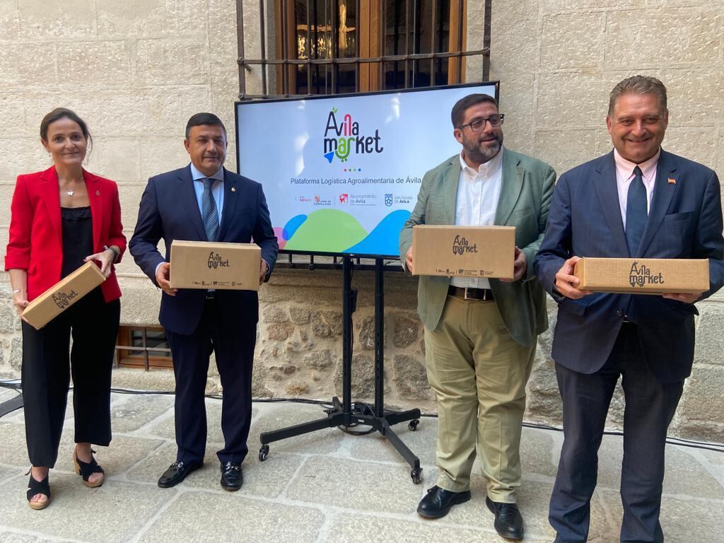 En el acto de inauguración de Ávila Market han estado representantes de las tres administraciones que financian el proyecto