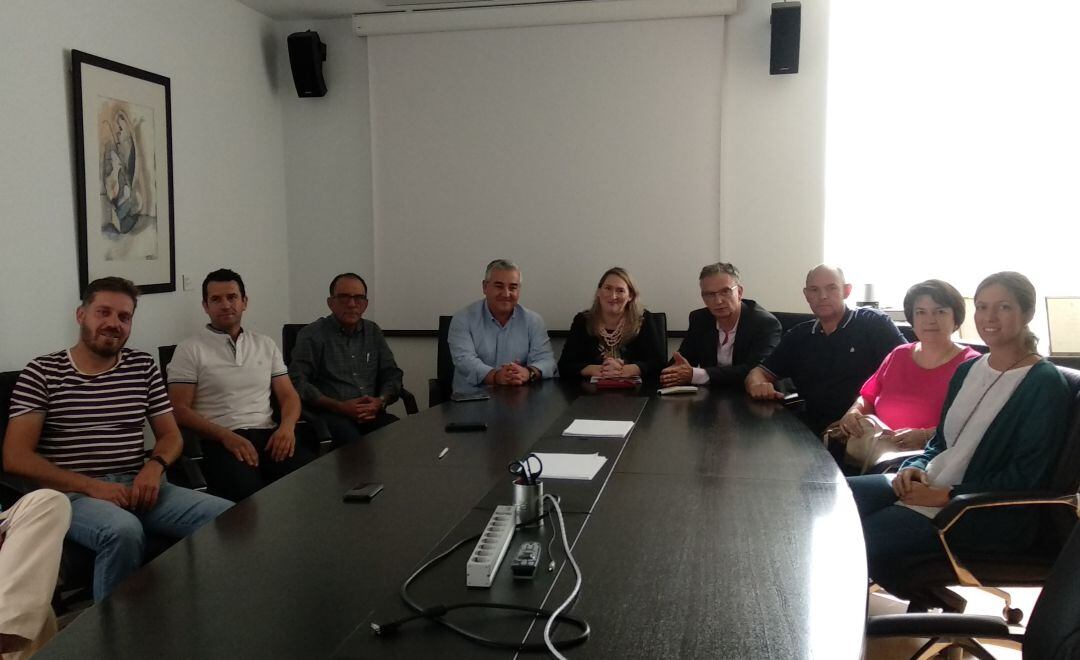 Un momento de la reunión en FEVAL