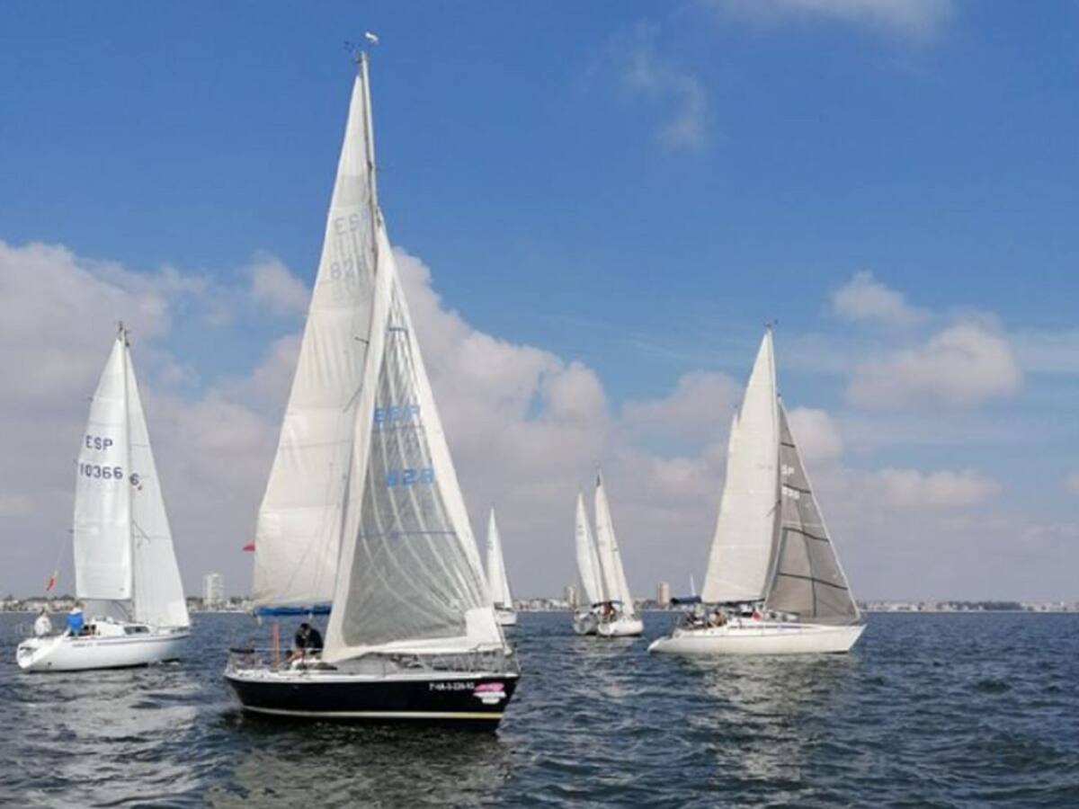 La élite mundial de vela entrenará en el Mar Menor hasta marzo