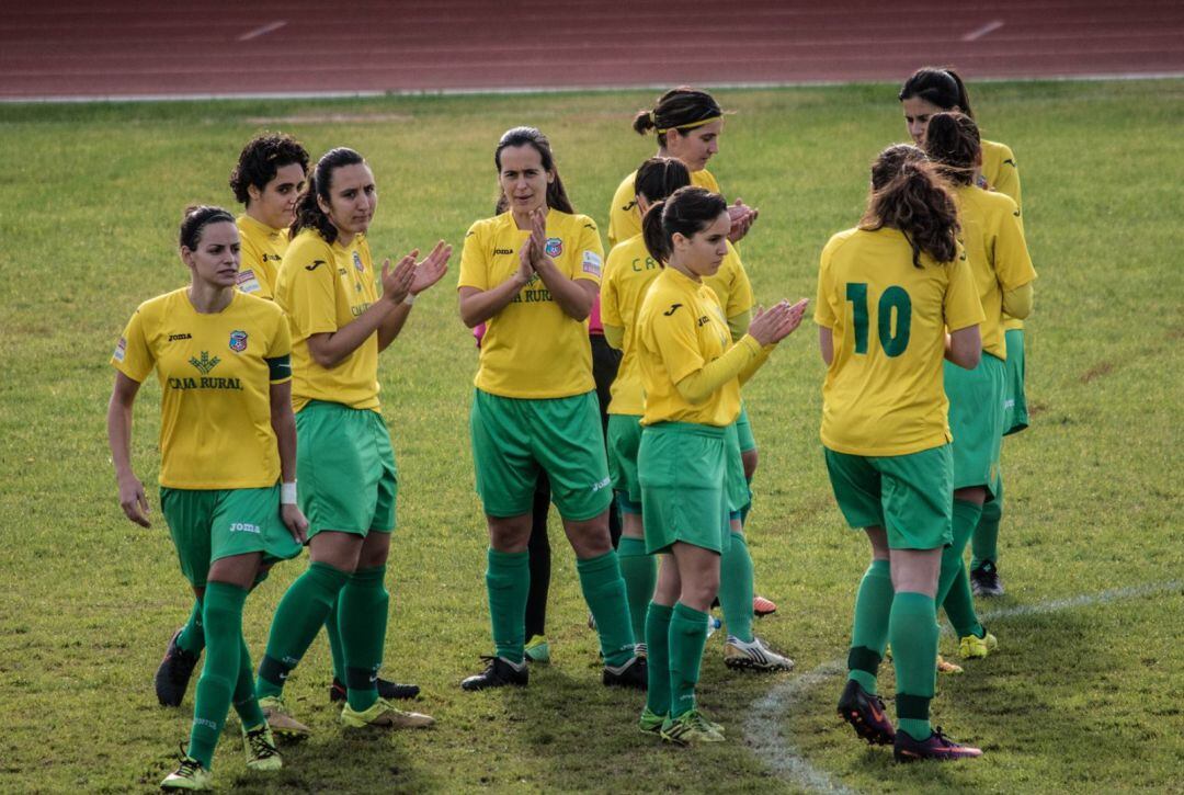 Jugadoras de Amigos del Duero FF al finalizar un encuentro