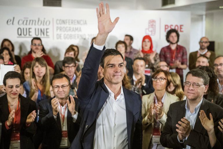 El líder del PSOE, Pedro Sánchez, en un acto previo al debate de las  3.500 enmiendas que se han presentado al borrador del programa electoral.