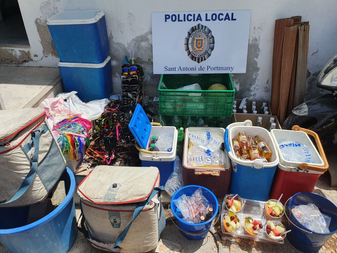 Imagen de archivo de material incautado recientemente en una operación contra la venta ambulante