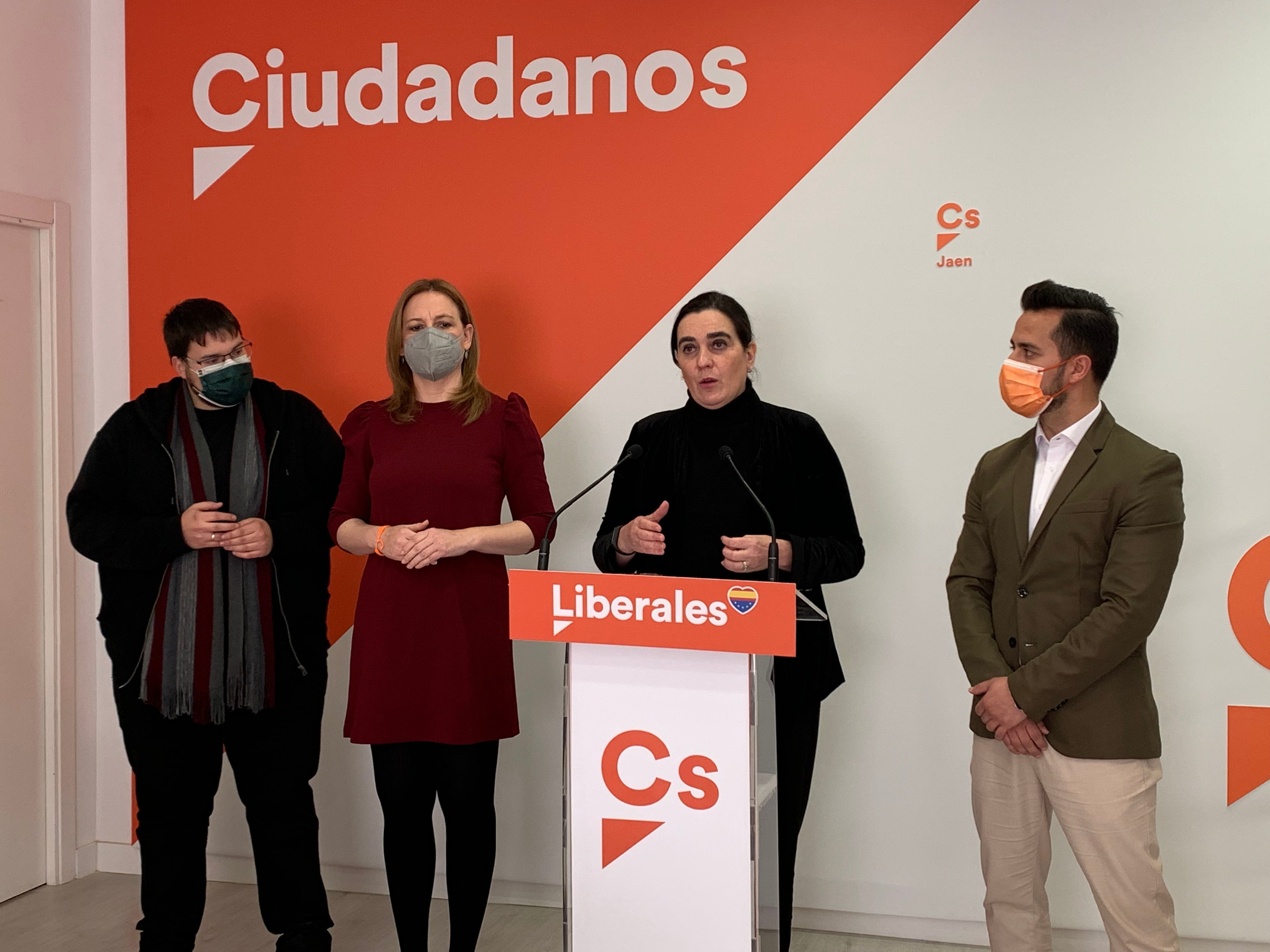 La portavoz del Grupo Municipal de Ciudadanos, María Orozco, durante la rueda de prensa en la que ha valorado el acuerdo de financiación.