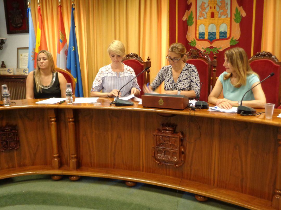 Imagen de archvo de la firma de un convenio municipal con ASEMAR y JEARCO