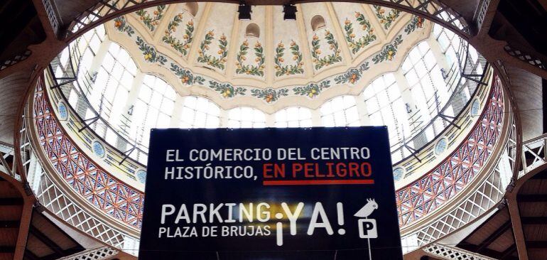 Pancarta colocada recientemente en el Mercado Central