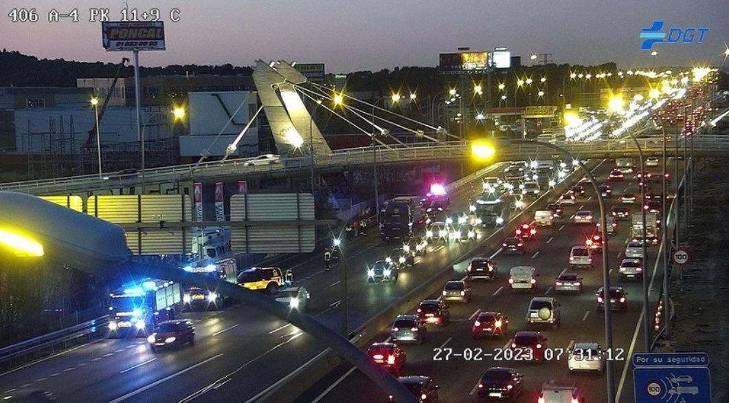 El choque múltiple ha provocado varios kilómetros de retenciones
