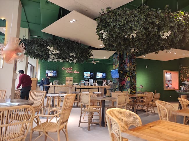 Interior del local Organic Burger & Burritos, en Jerez
