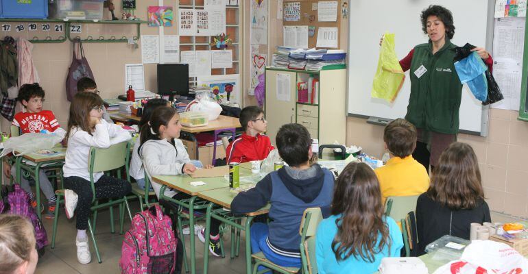 Los escolares han aprendido los gestos que hay que hacer día a día para tener un colegio más sostenible