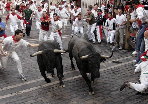 Un corneado y dos heridos en el último encierro de San Fermín