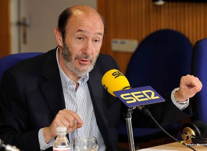 Rubalcaba ha asegurado que &quot;Ibarretxe es como los futbolistas que se tiran en el área&quot;