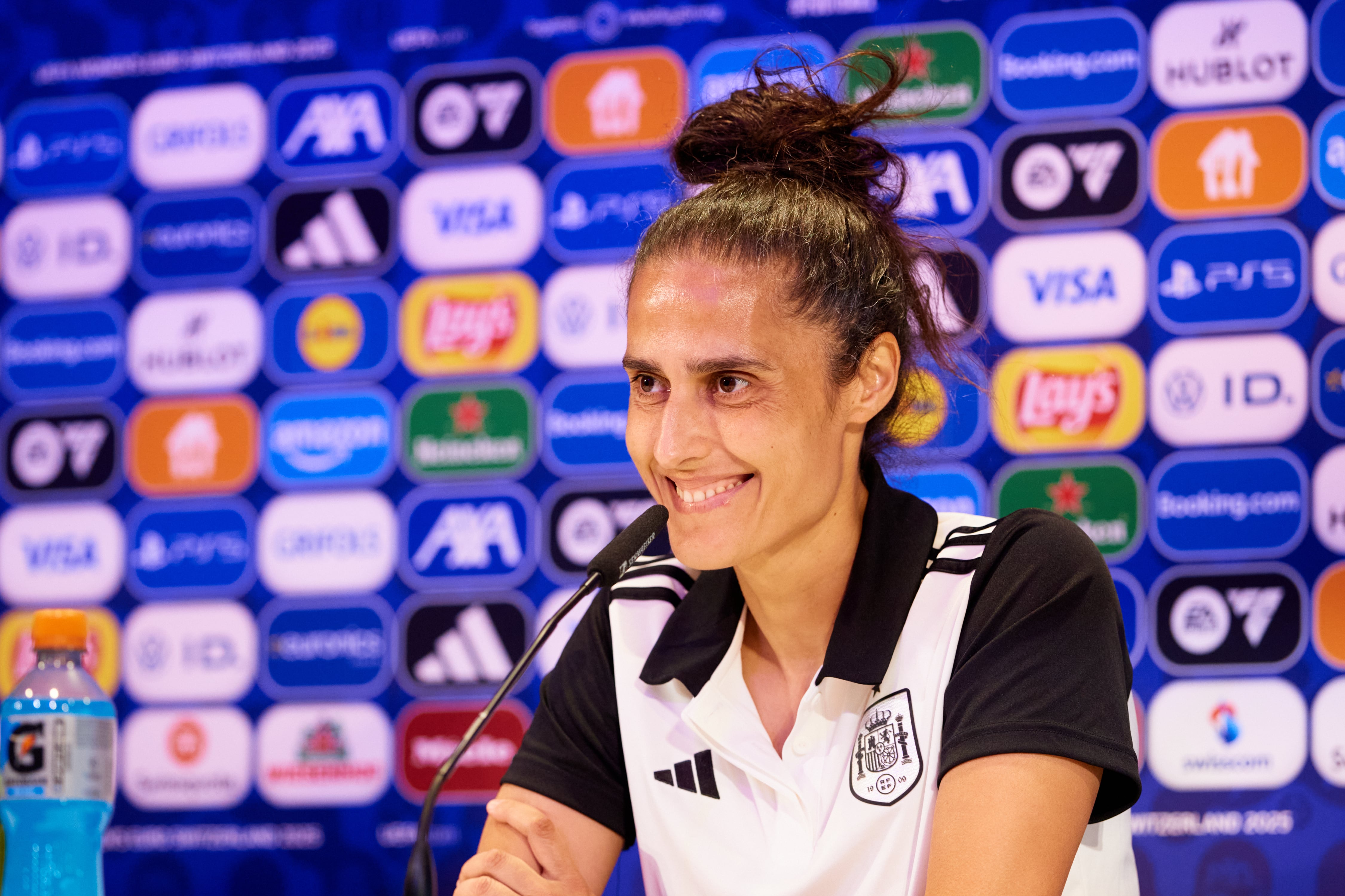 BERNA (SUIZA), 10/07/2025.- Montse Tomé, seleccionadora española, en rueda de prensa este jueves, reconoció que ganar a la selección italiana siempre ha sido difícil, pero agregó que su equipo está preparado para hacerlo en su último partido de la fase de grupos de la Eurocopa que se disputará este viernes en Berna. EFE/RFEF/David Aliaga - SOLO USO EDITORIAL, SOLO DISPONIBLE PARA ILUSTRAR LA NOTICIA QUE ACOMPAÑA (CRÉDITO OBLIGATORIO) -