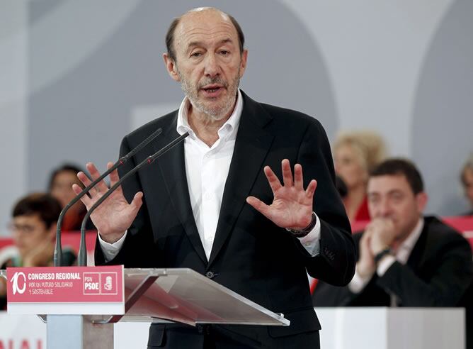 El secretario general del PSOE, Alfredo Pérez Rubalcaba, en el X Congreso Regional del PSN, celebrado en Pamplona