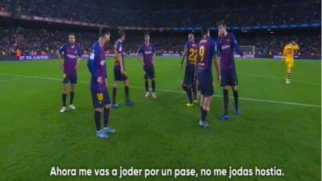 Momento en el que Suárez y Piqué discuten.