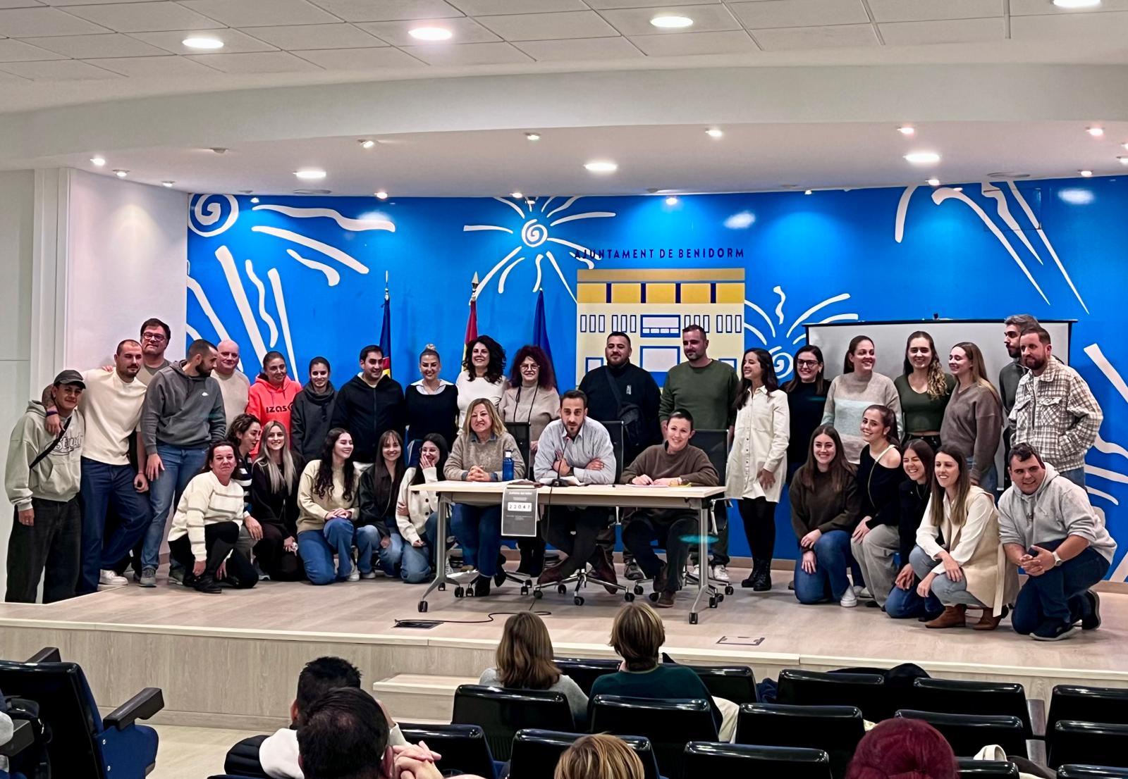 La nueva Junta Directiva de la Associació de Penyes Verge del Sofratge en la Casa del Fester