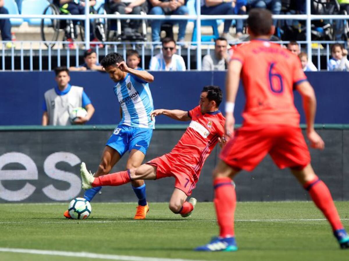 El Málaga aleja a la Real de Europa