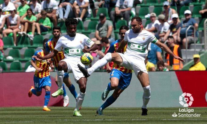 Un momento del Elche-Valencia jugado en el estadio Martínez Valero