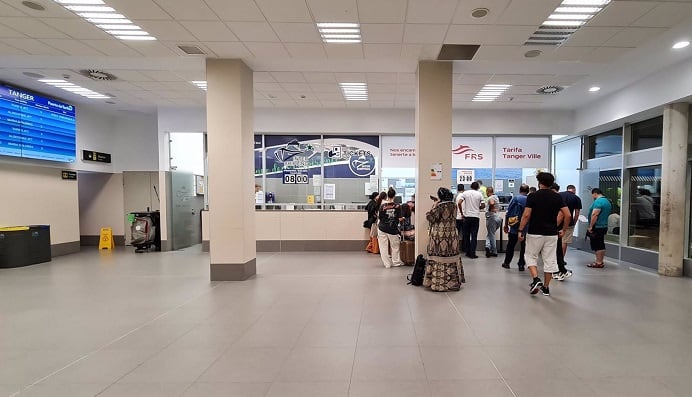 Interior de la estación marítima de Tarifa