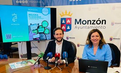 Isaac Claver y Sonia Bastinos en la presentación de la APP para móvil MiMonzón: Foto: Ayuntamiento de Monzón