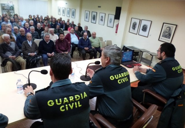 Una charla de la Guardia Civil