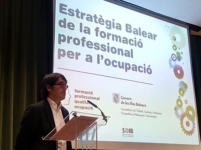 El conseller de Trabajo, Iago Negueruela, en la presentación.