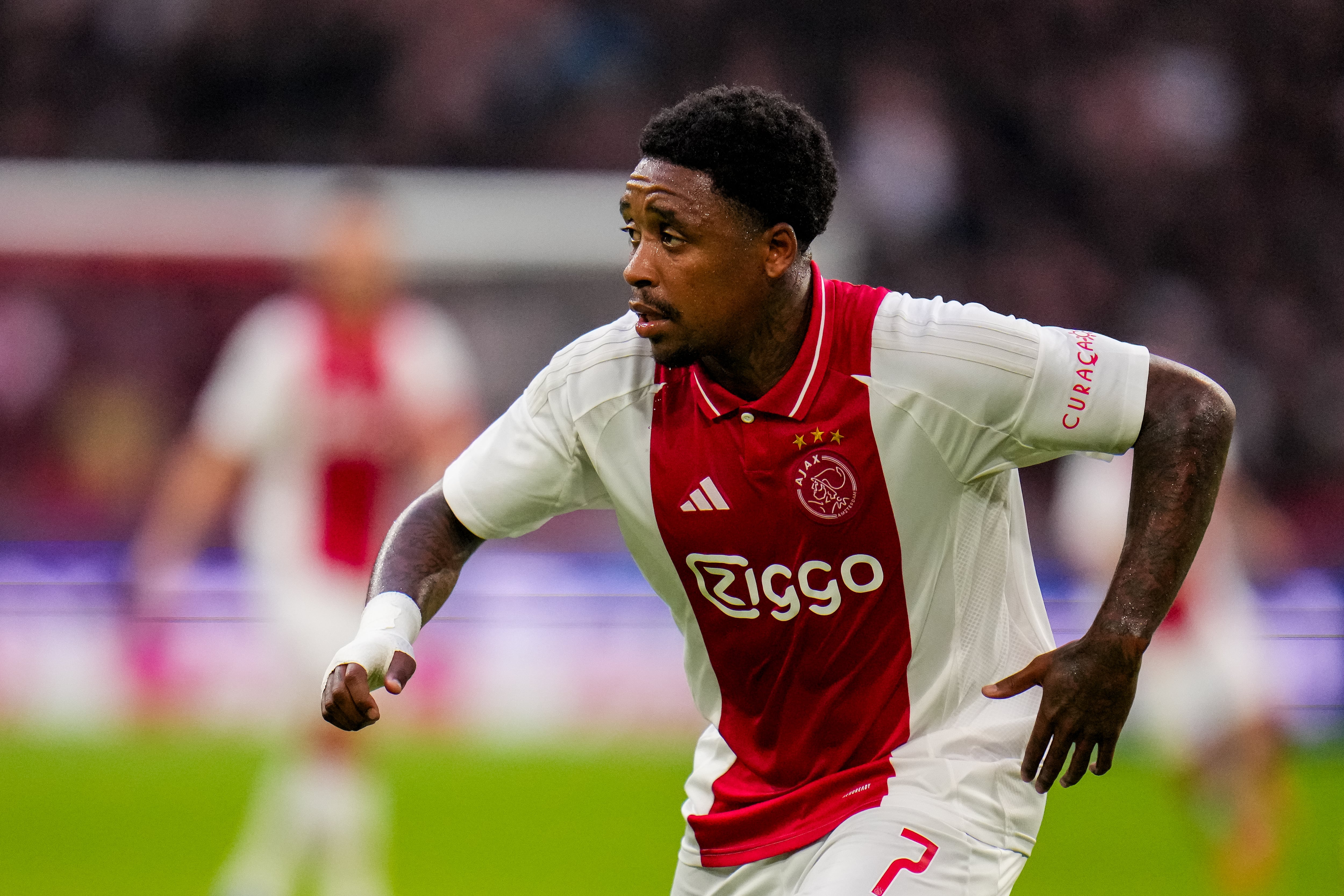 Steven Bergwijn durante su último partido con el Ajax