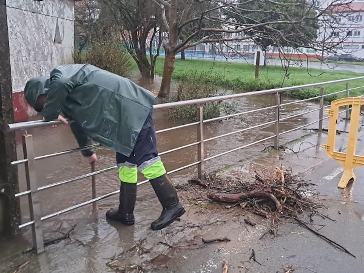 Pendientes en Neda de las crecidas de los ríos