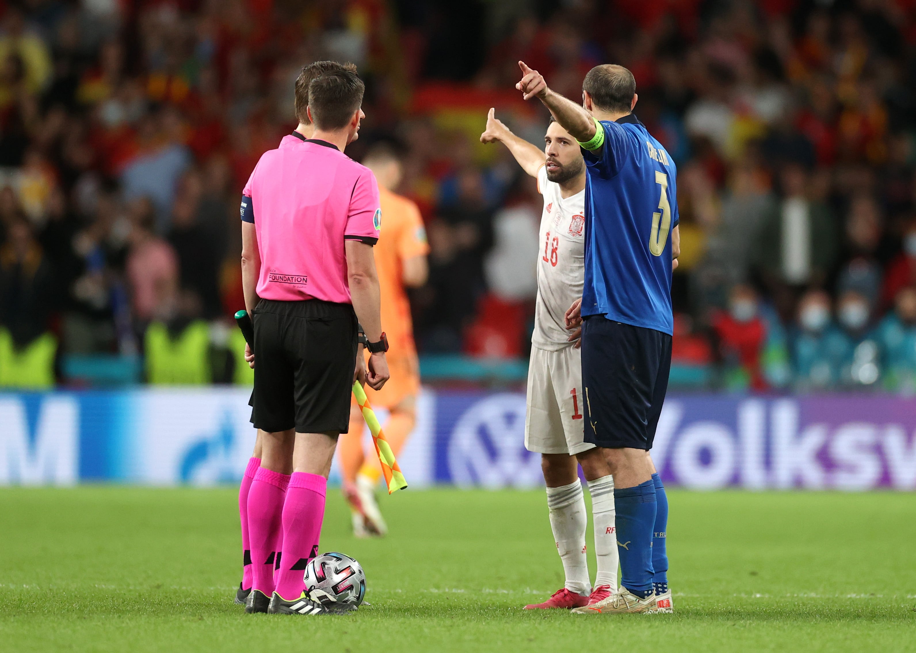 Jordi Alba y Giorgio Chiellini en la Eurocopa 2021. (Photo by Carl Recine - Pool/Getty Images)