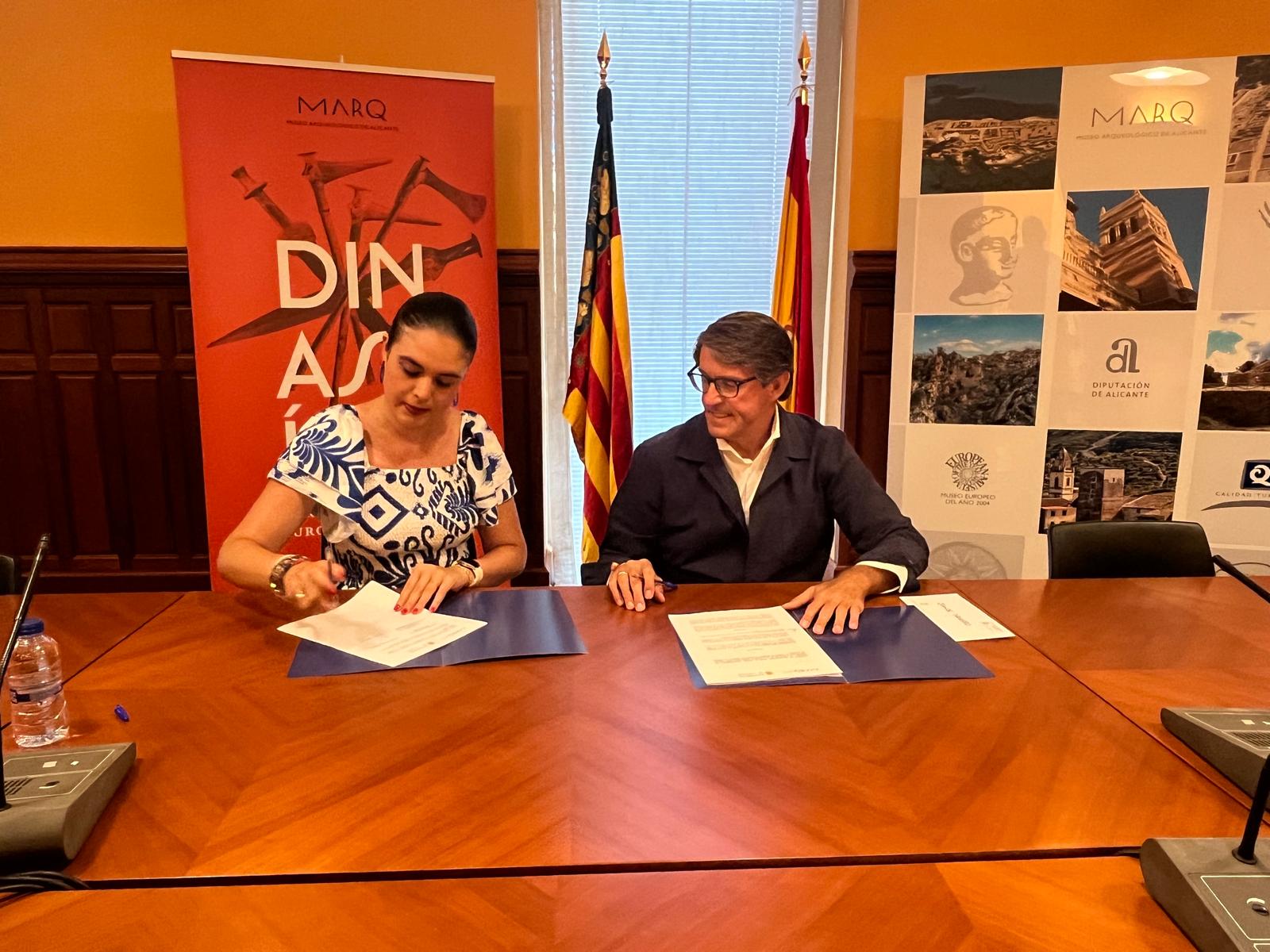 Firma del convenio entre el Ayuntamiento y la Fundación MARQ para impulsar el centro de interpretación de las Torres de la Huerta