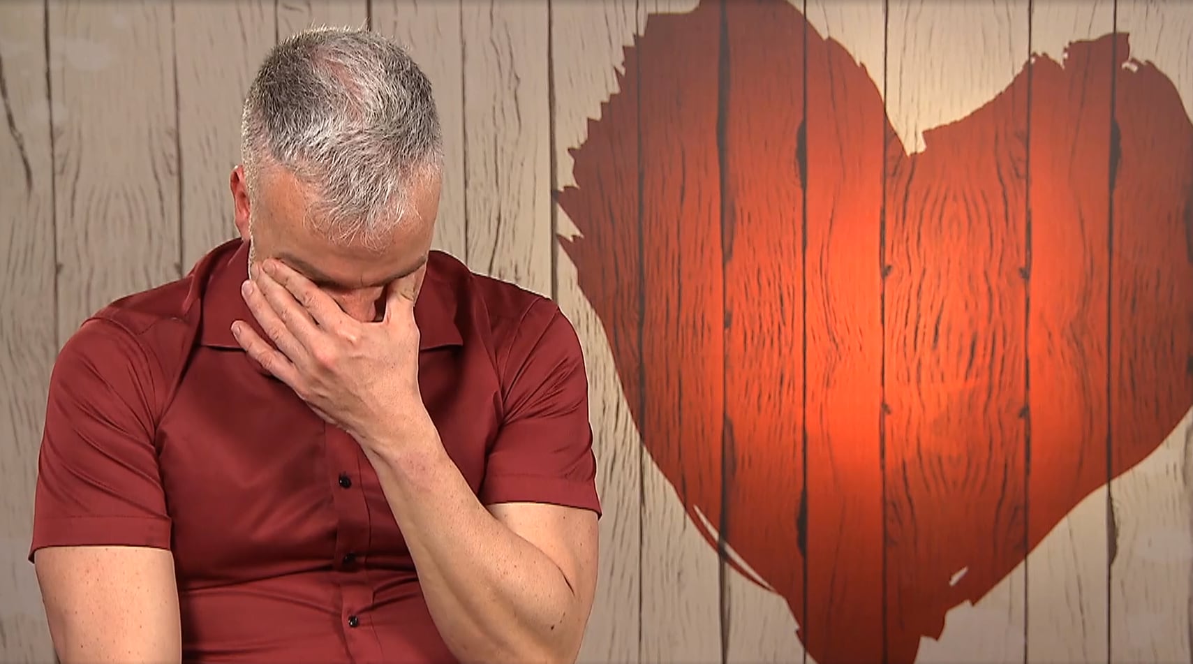 El comensal de First Dates rompe a llorar en el programa.