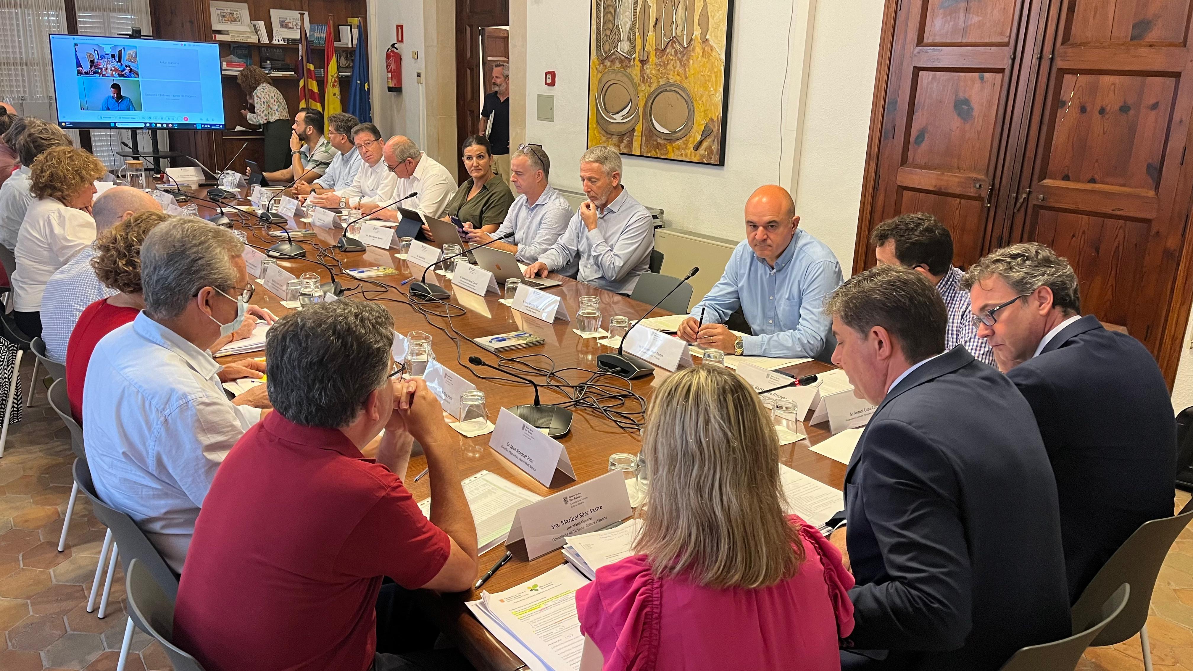 Imagen de la reunión sobre el Impuesto de Turismo Sostenible (CAIB)