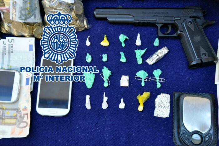 Material incautado por la policía en Vélez