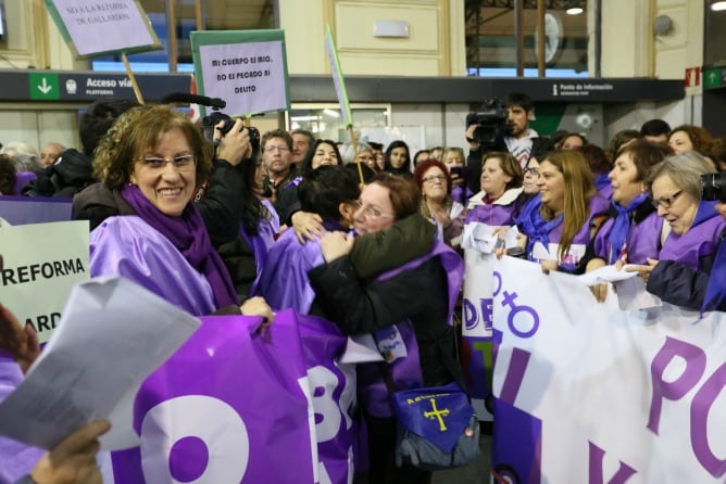 Encuentro de mujeres del &quot;tren de la libertad&quot; en la estación del Campo Grande