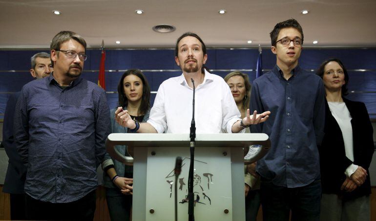 Pablo Iglesias y parte de su equipo, el pasado viernes cuando lanzó su propuesta al PSOE y a Izquierda Unida