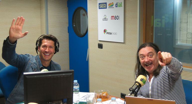 Jaime Cantizano e Isidro Montalvo, en el estudio de Radio Club Tenerife