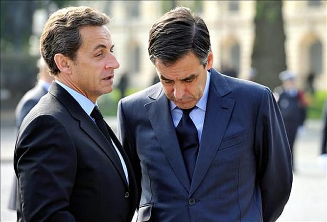 Fotografía de archivo fechada el 8 de mayo de 2010 del presidente de la República Francesa, Nicolás Sarkozy (izq.) y el primer ministro François Fillon