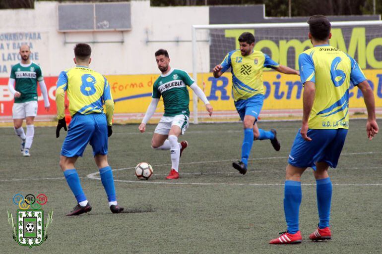 Jugada del Úbeda Viva ante La Guardia