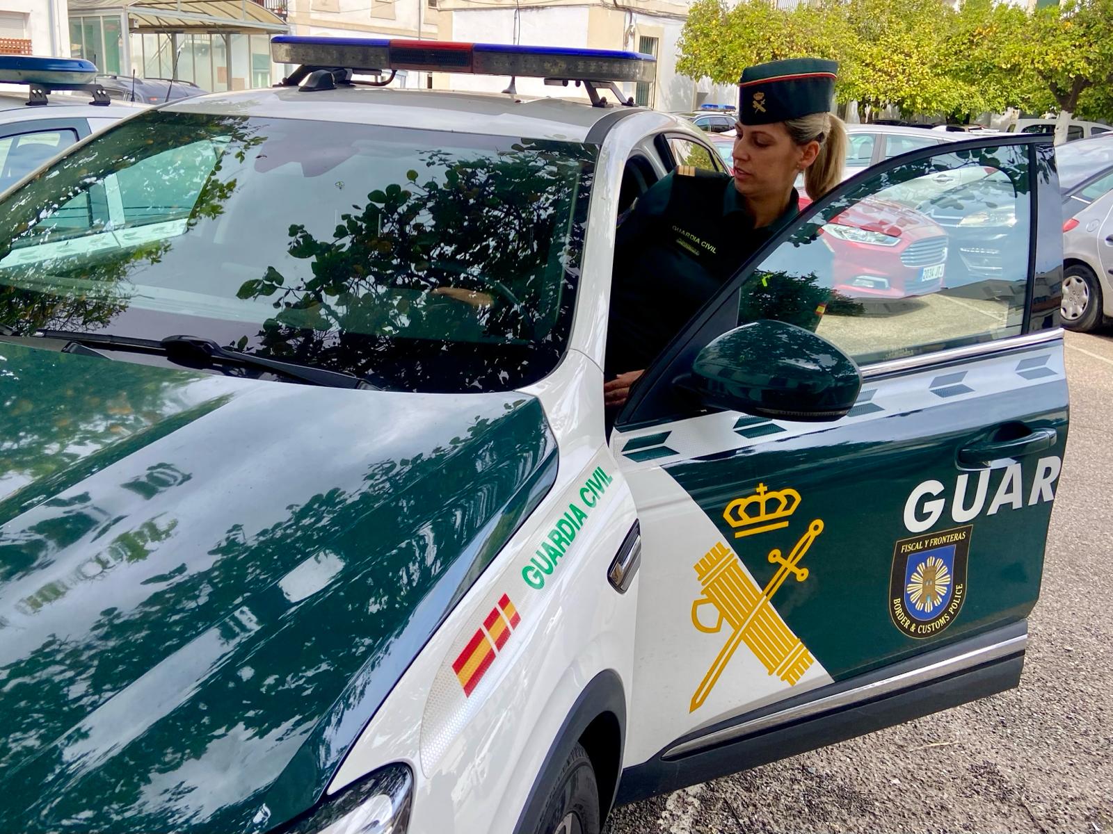 La sargento Rocío Carrera, jefa del destacamento de Fiscal y Frontera de la Guardia Civil en Córdoba, durante una entrevista concedida a La SER