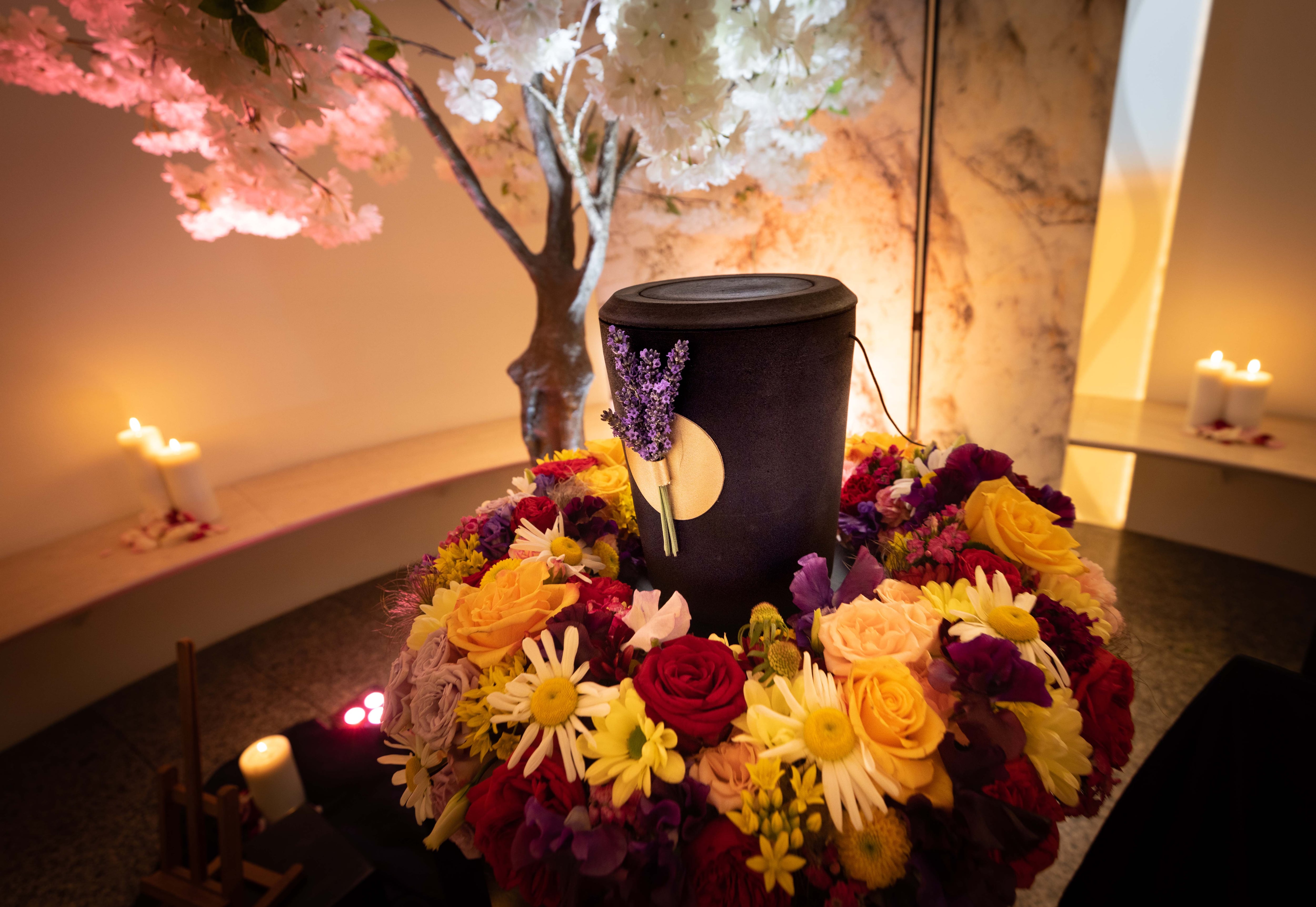 Urna funeraria ecológica expuesta en Dortmund, Alemania