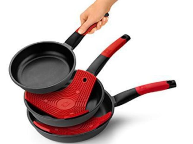 Las tres sartenes, en oferta.