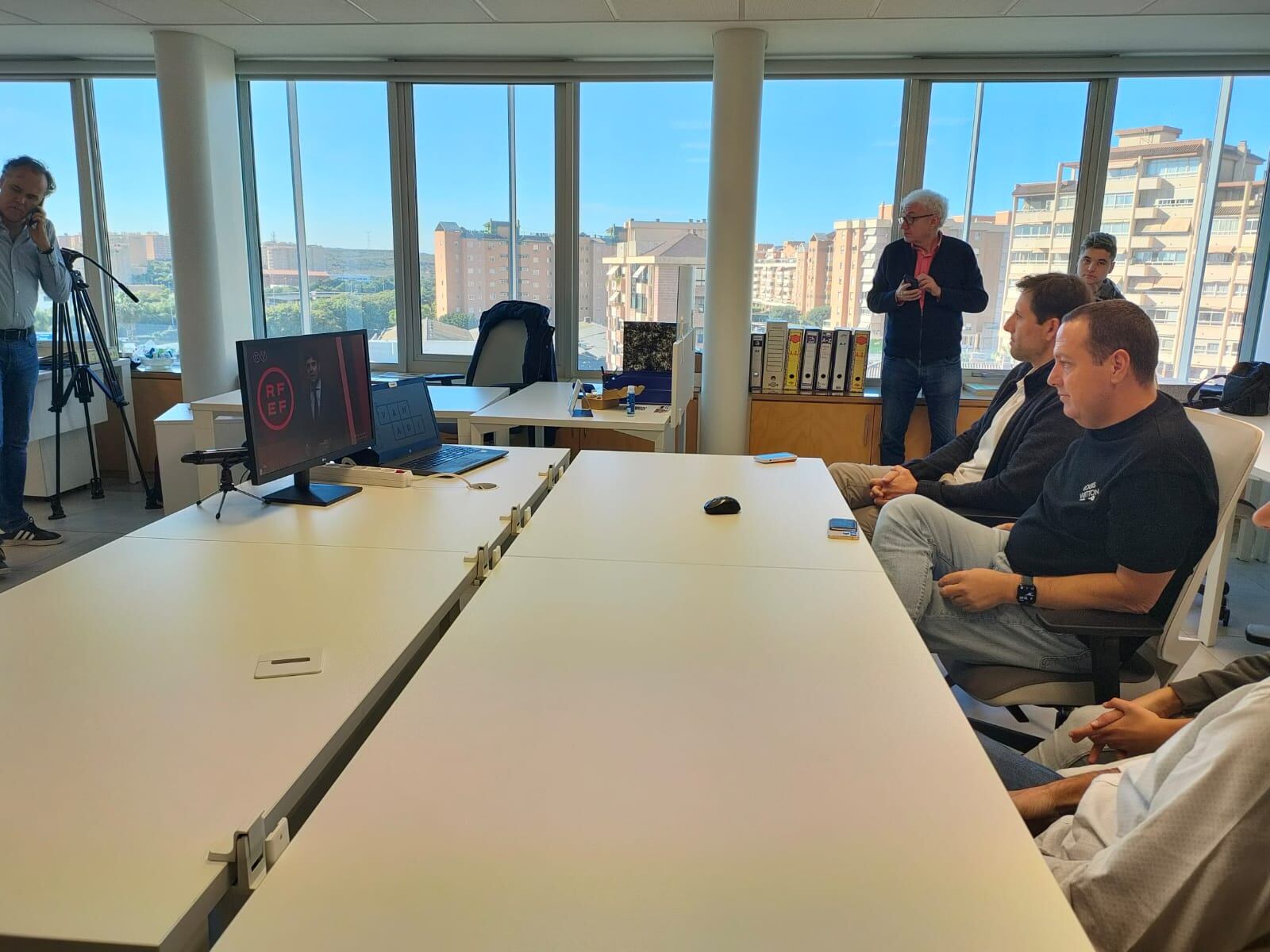 El presidente del Intercity, Salvador Martí, sigue el sorteo de la Copa del Rey