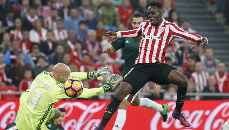 Nauzet desbarata una acción de Iñaki Williams