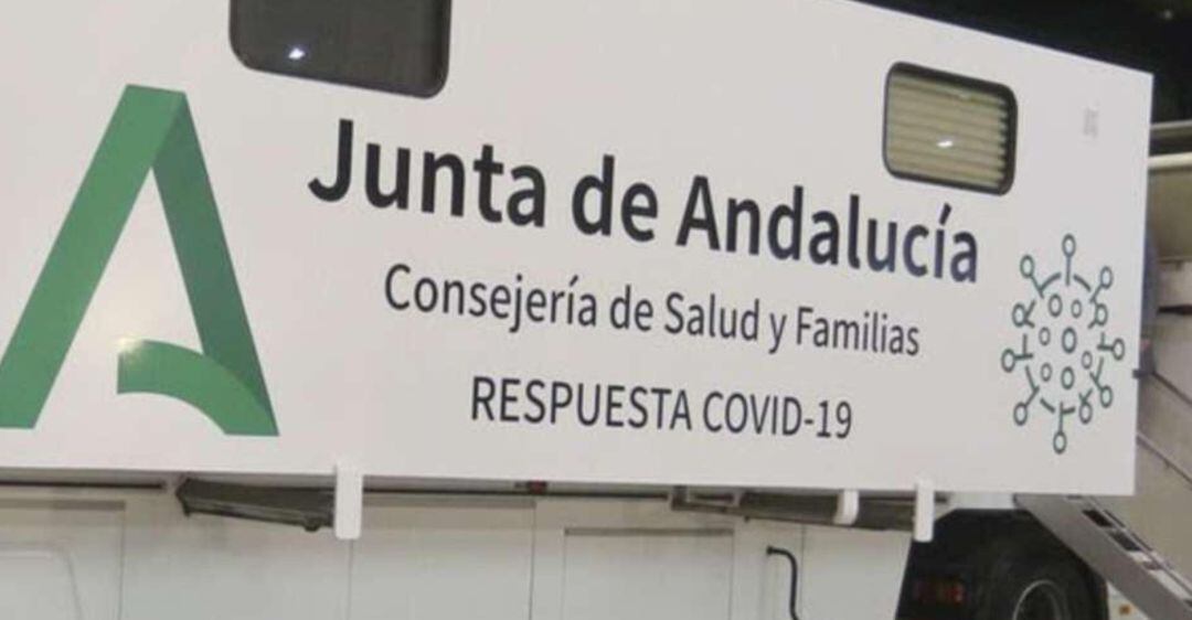 Vehículo móvil para realizar pruebas covid en Andalucía.